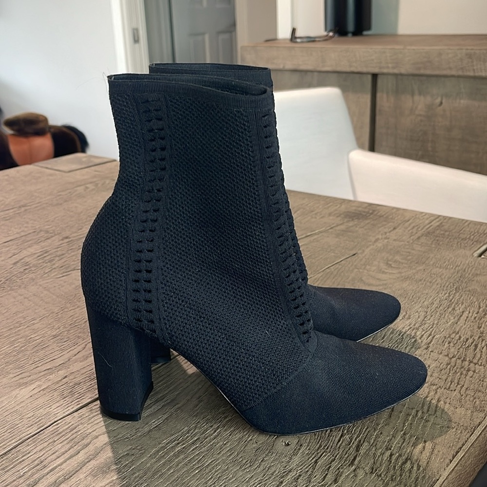 Gianvito Rossi size 39. Black Knit Vires Block Heel Booties.